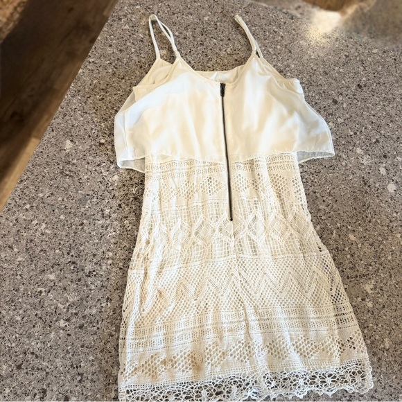 American Eagle Ivory Overlay Dress - Size 2 - Pre-Loved ⭐🤍 - Picture 2 of 13